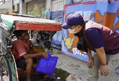 Disparbud Jabar Salurkan 200 Paket Bantuan di Kota Tasikmalaya