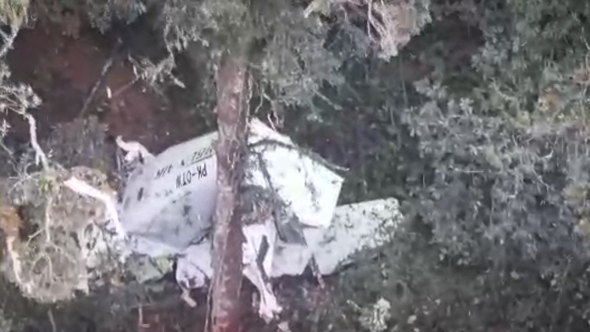 Pesawat Rimbun Air Ditemukan Hancur di Gunung Wabu Papua