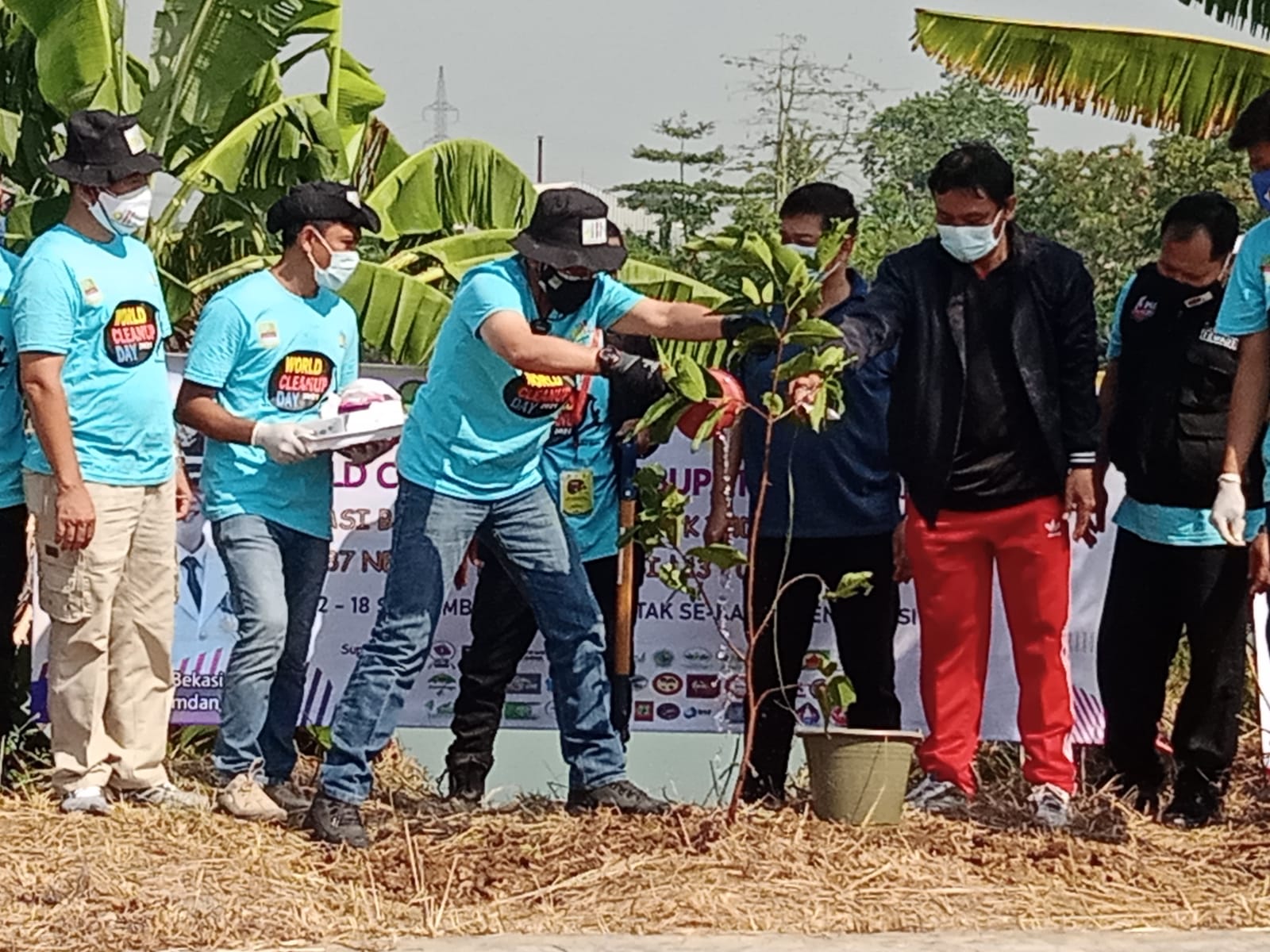 Pj Bupati Bekasi Minta Tiap Bulan di Desa Ada World Cleanup Day