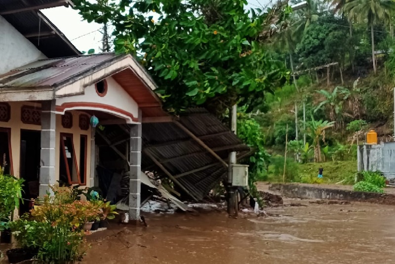 Minahasa Tenggara Sulut Dilanda Banjir Bandang
