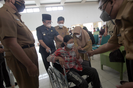 150 Penyandang Disabilitas Kab. Cirebon Terima Alat Bantu Fisik Hingga Sensori