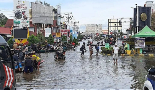 3 Minggu Banjir, 12 Kecamatan di Kab. Sintang Masih Terendam