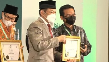 Dukung Gerakan Zakat, Gubernur Kaltim Raih Baznas Award 2022