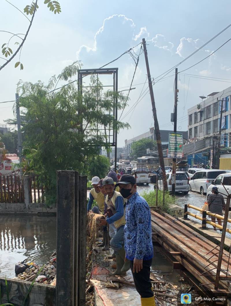 DPUPR Gandeng DLH dan BPBD Kota Tangerang Bersihkan Drainase