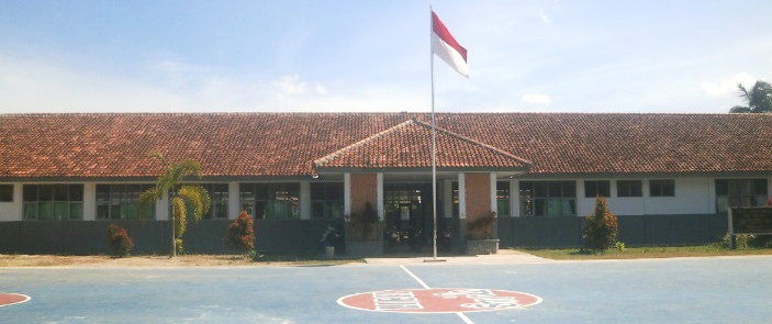 Pemasangan Bendera Merah Putih di Sekolah Kab Pandeglang Tidak Sesuai Koridor