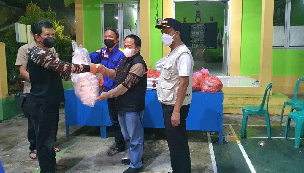 Dinsos Kota Tangerang Salurkan 1000 Paket Sahur untuk Korban Banjir