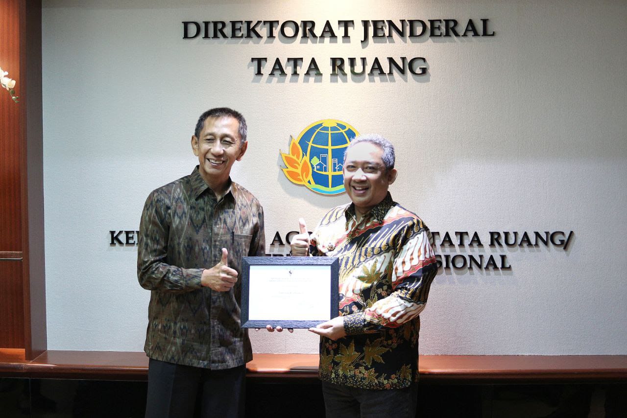 Pemkot Bandung Raih Penghargaan Penyelenggaraan Ruang Daerah Terbaik dari ATR/BPN