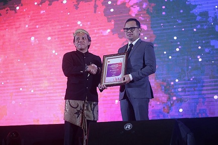 Wali Kota Bogor Terima Penghargaan Pemimpin Terpopuler Versi PR Indonesia