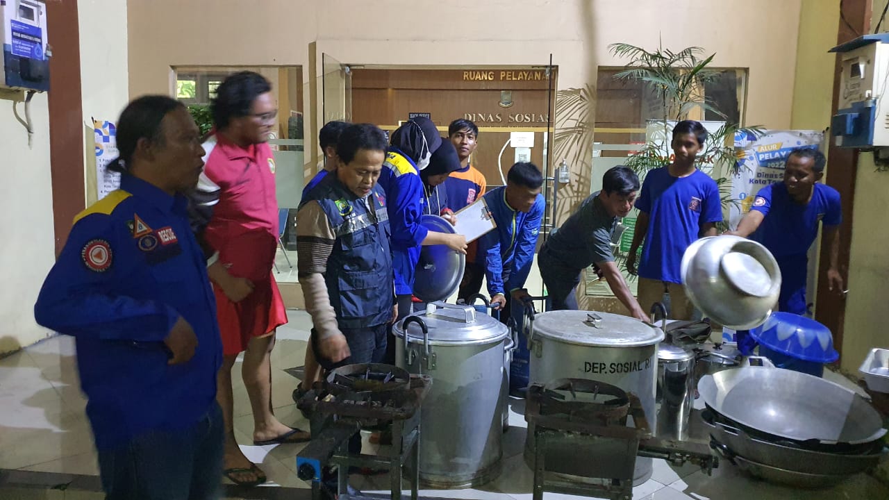 Pemkot Tangerang Dirikan Dapur Umum untuk Korban Banjir di Uwung Jaya dan Jatake