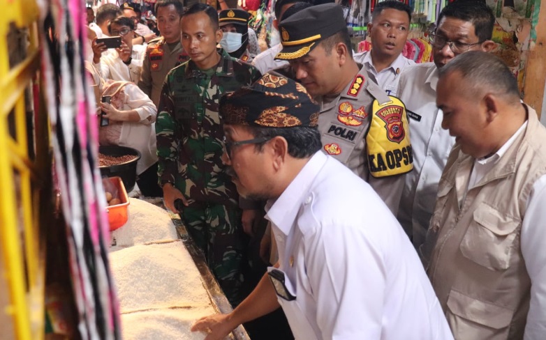 Stabilkan Harga Beras, Pemkab Cirebon Gelar Operasi Pasar Murah