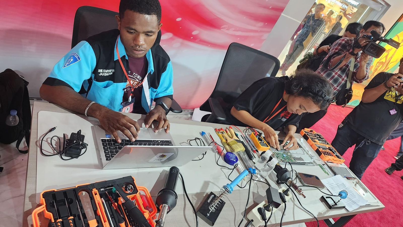 Pelajar Papua Binaan Litbang BIN Kembangkan Gadget dan Laptop Sendiri
