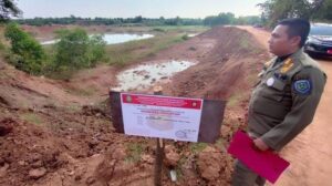 Satpol PP Indramayu Segel Lokasi Proyek Galian Tanah Merah Ilegal di Cikedung