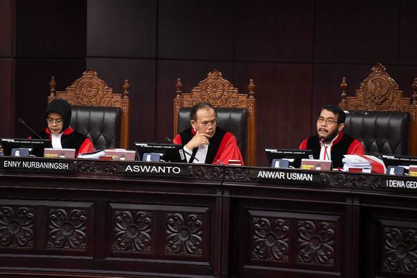 Majelis Hakim Mahkamah Konsititusi di persidangan PHPU 2019 dengan pemohon BPN Prabowo - Sandi. (Foto: Antara Foto).
