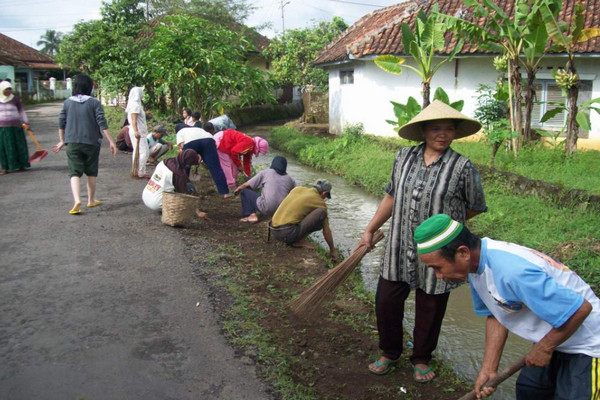 Suasana kerja bakti di Desa Karangtawang, Kabupaten Kuningan, Jabar. (Foto: Dokumentasi Pemdes Karangtawang).